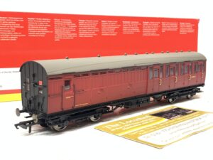 Hornby R4522C BR Gresley Suburban 3rd Class Brake Coach ‘E 86109 E’