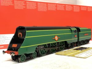 DCC Sound & Steam Hornby R30399SS SR Merchant Navy 'Channel Packet' No.21C1 Steam Generator - Era 3