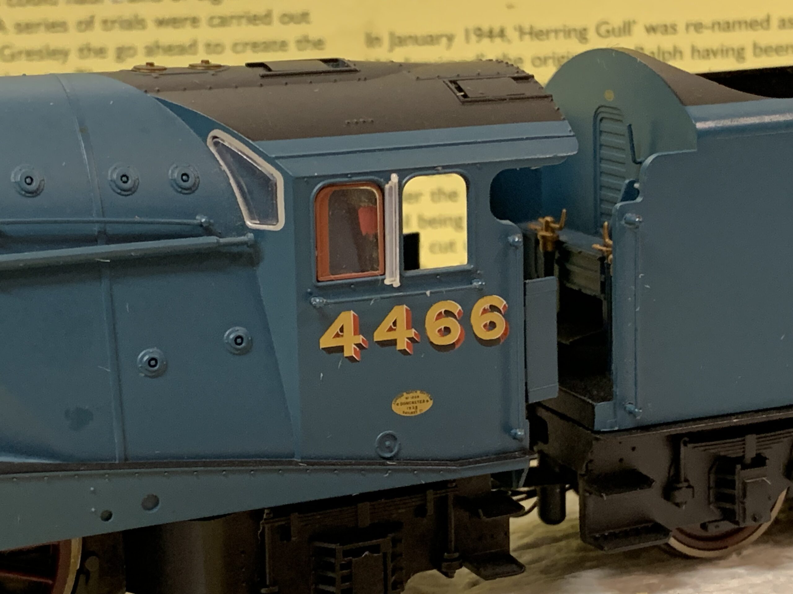 DCC SOUND, RENAMED Hornby R2805XS LNER Class A4 4-6-2 'Sir Nigel Gresley' - Image 3