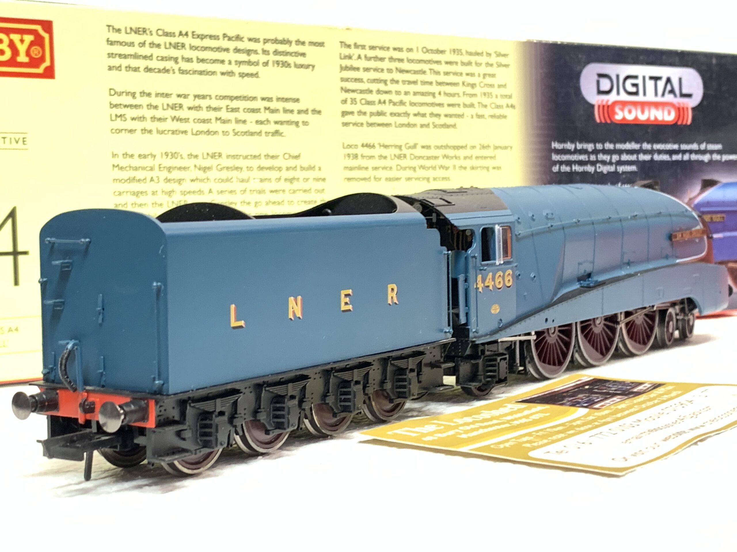 DCC SOUND, RENAMED Hornby R2805XS LNER Class A4 4-6-2 'Sir Nigel Gresley' - Image 4