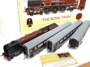 SIGNED Hornby R2370 'The Royal Train' Great British Train Pack Duchess of Sutherland