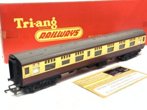Tri-ang Hornby R.626 1st/2nd Class Coach Crimson & Cream with Seating