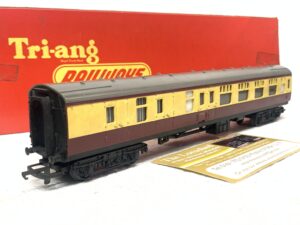 Tri-ang Hornby R.627 Brake 2nd Class Coach Crimson & Cream with Seating