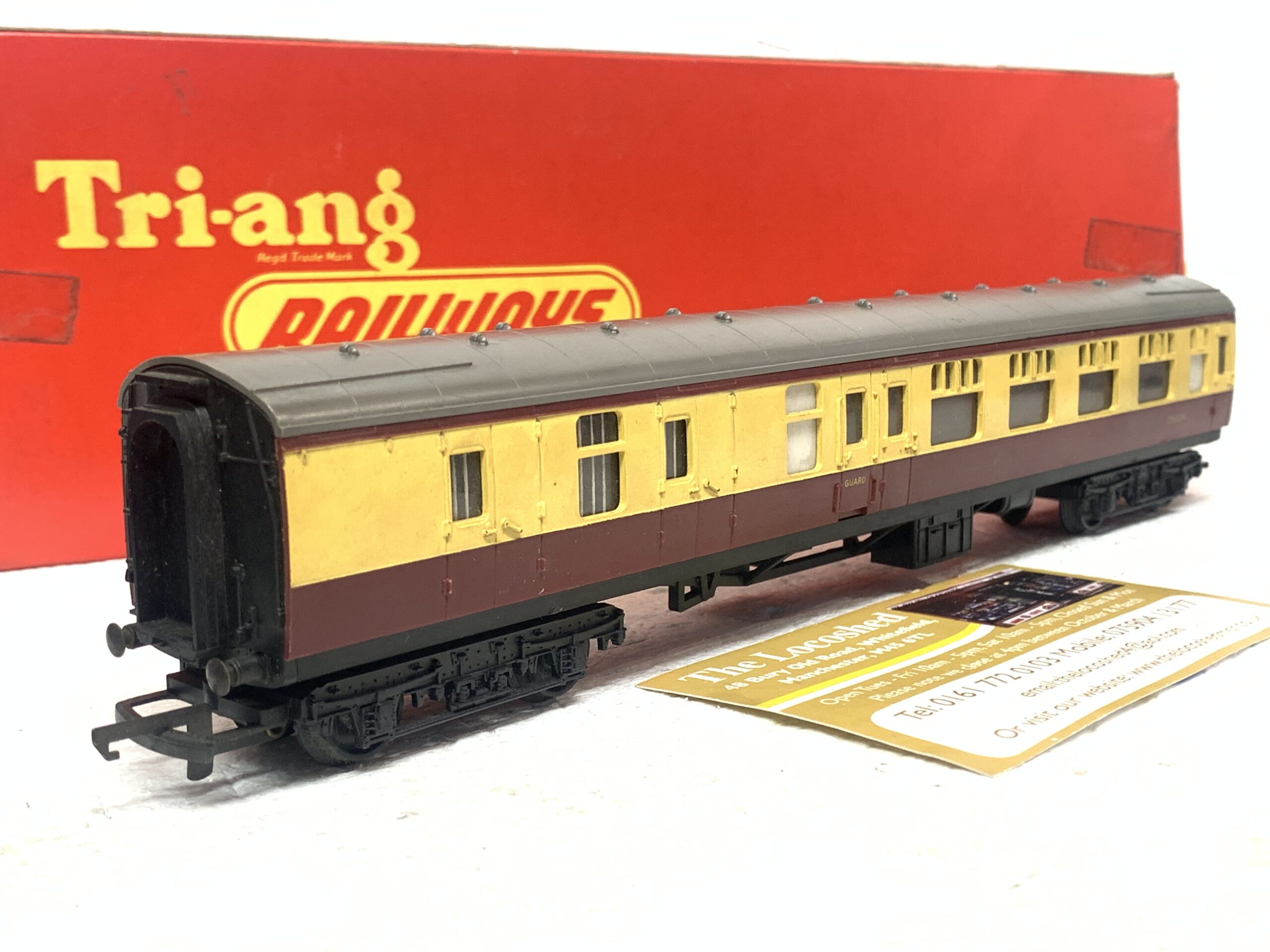 Tri-ang Hornby R.627 Brake 2nd Class Coach Crimson & Cream with Seating