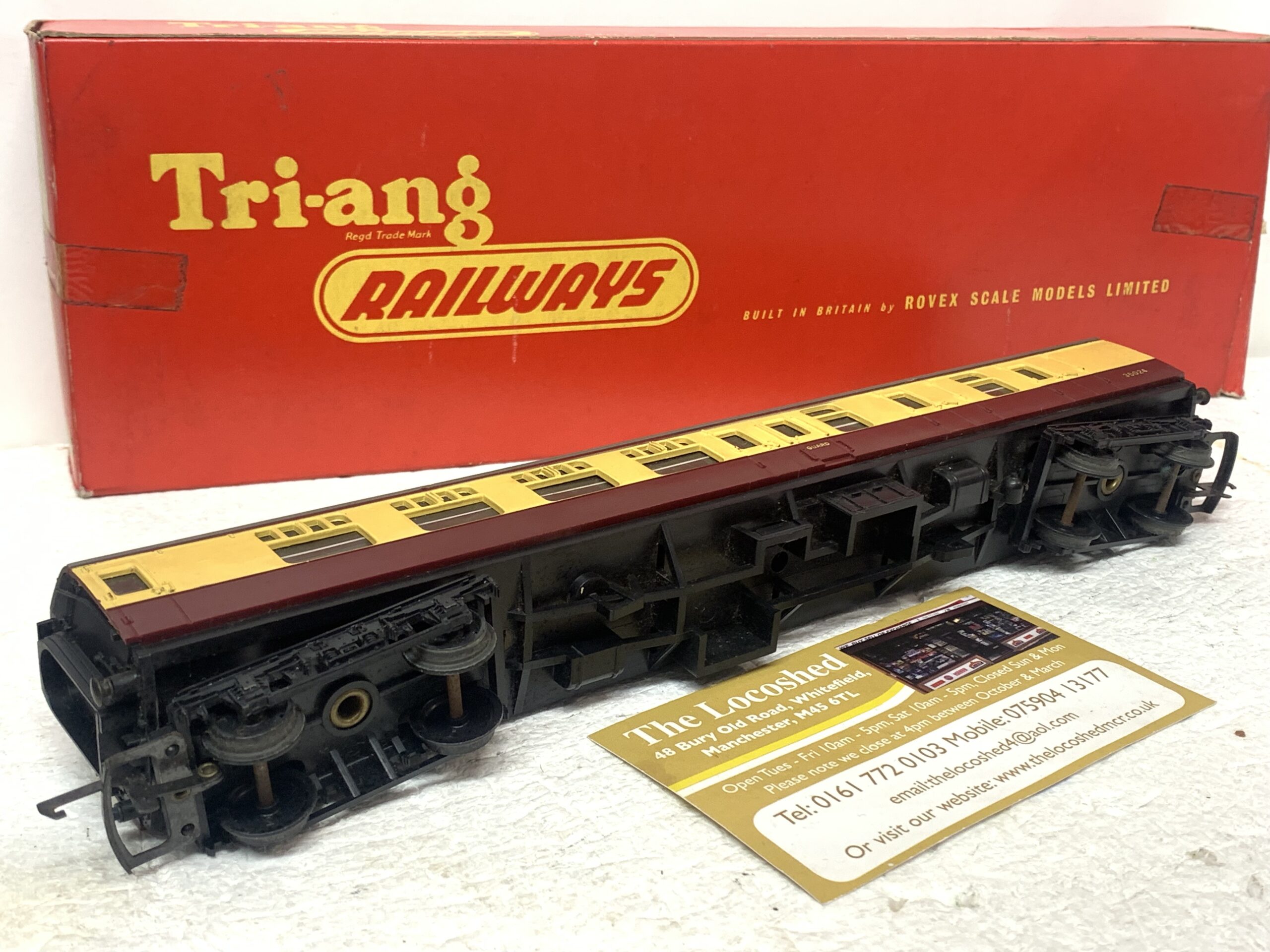 Tri-ang Hornby R.627 Brake 2nd Class Coach Crimson & Cream with Seating - Image 3