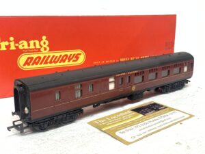Tri-ang Hornby R.423 Brake 2nd Class Coach Maroon with Seating