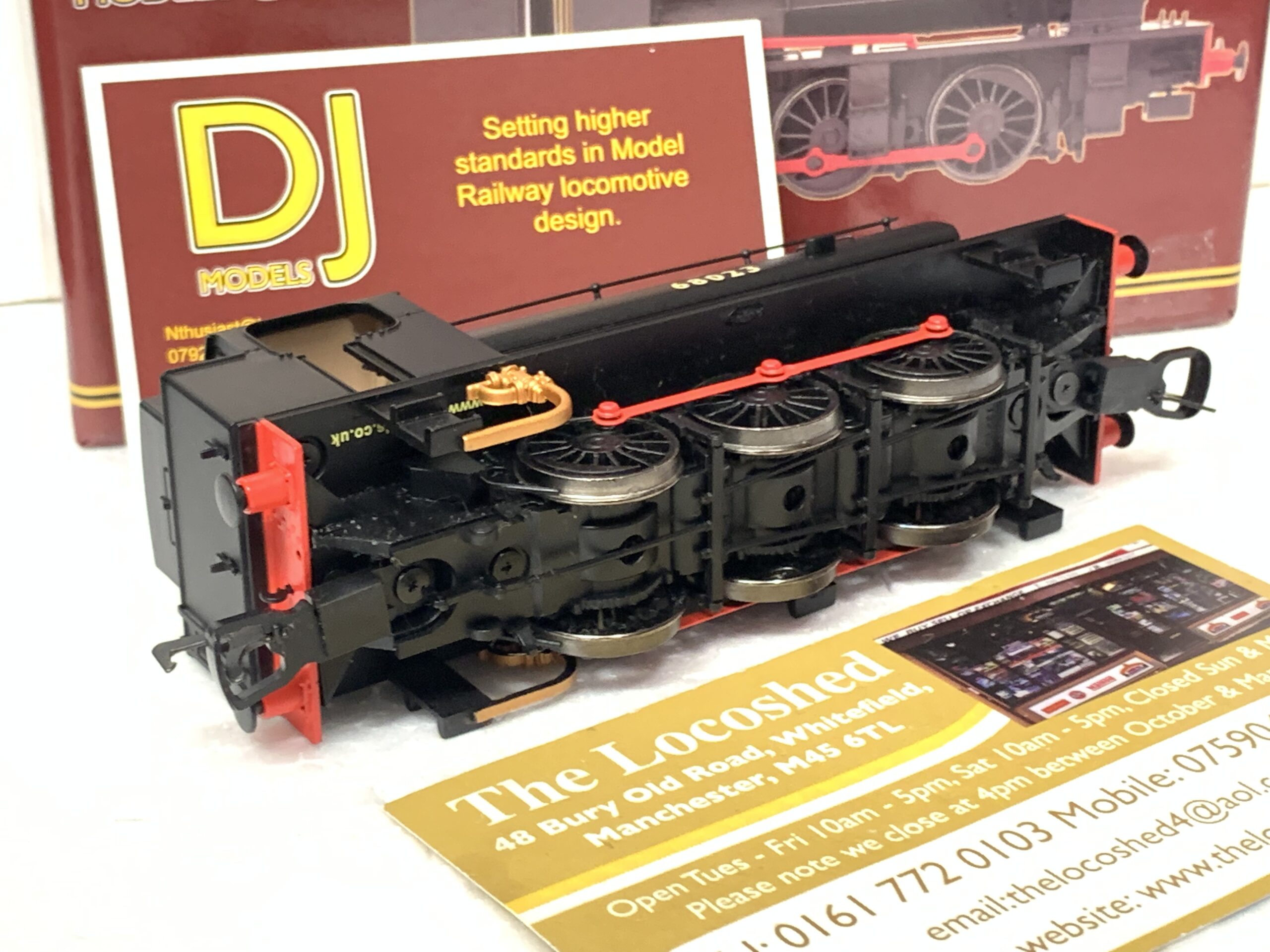 DJModels DJMOOJ94-001 68023 BR Black Early Crest Tall Bunker - Image 3
