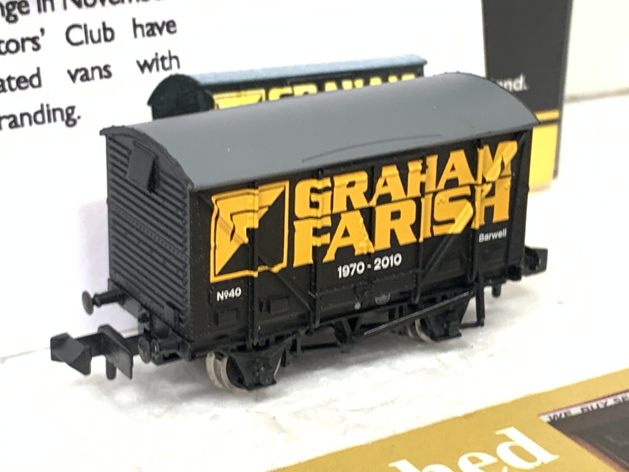 CLUB LIMITED EDITION Graham Farish 377-625K 40th Anniversary Van - Image 2
