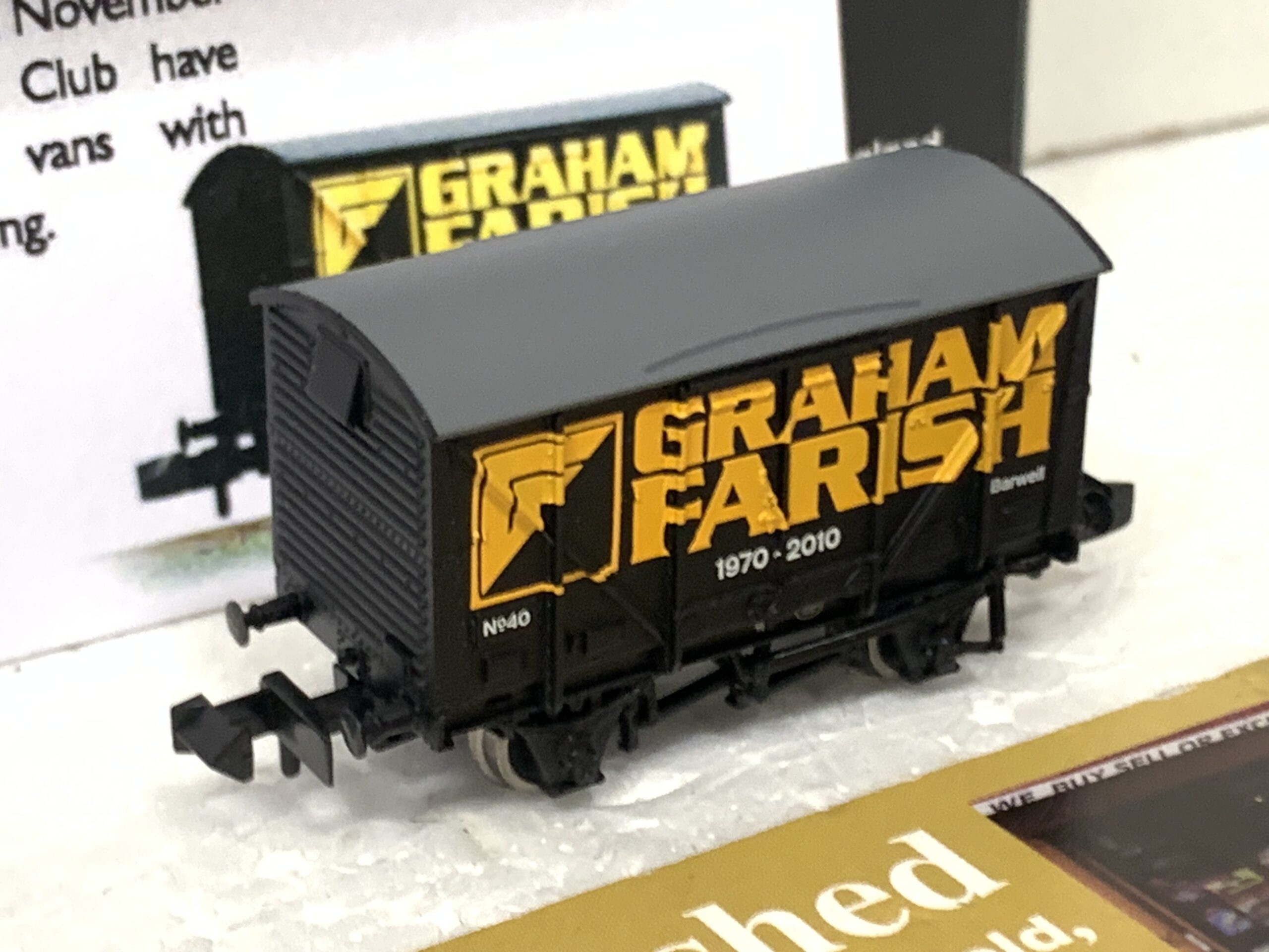 CLUB LIMITED EDITION Graham Farish 377-625K 40th Anniversary Van - Image 3