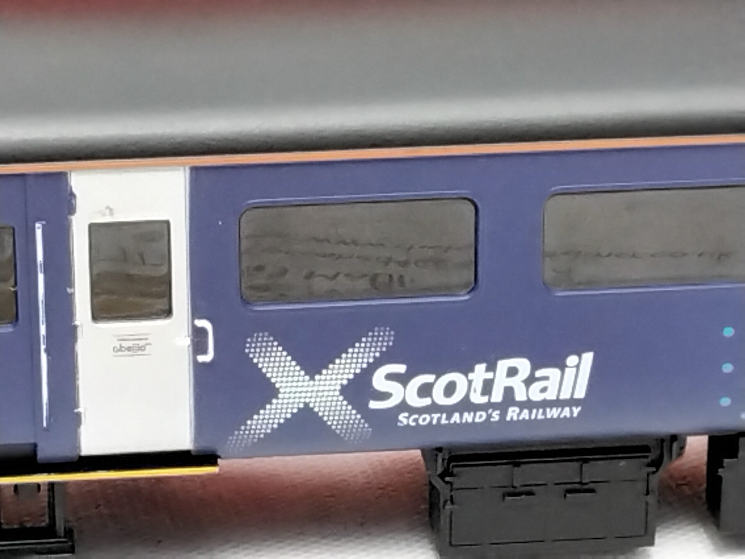 Hornby R4892 Ex BR MKf Brake second Open in Scotrail Livery No 9539 - Image 6