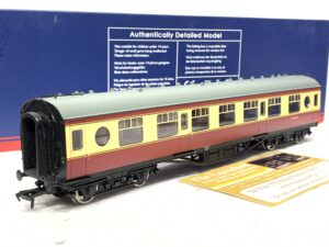 Bachmann 29-450 LMS 57ft Porthole Coach Corridor Third BR Crimson & Cream