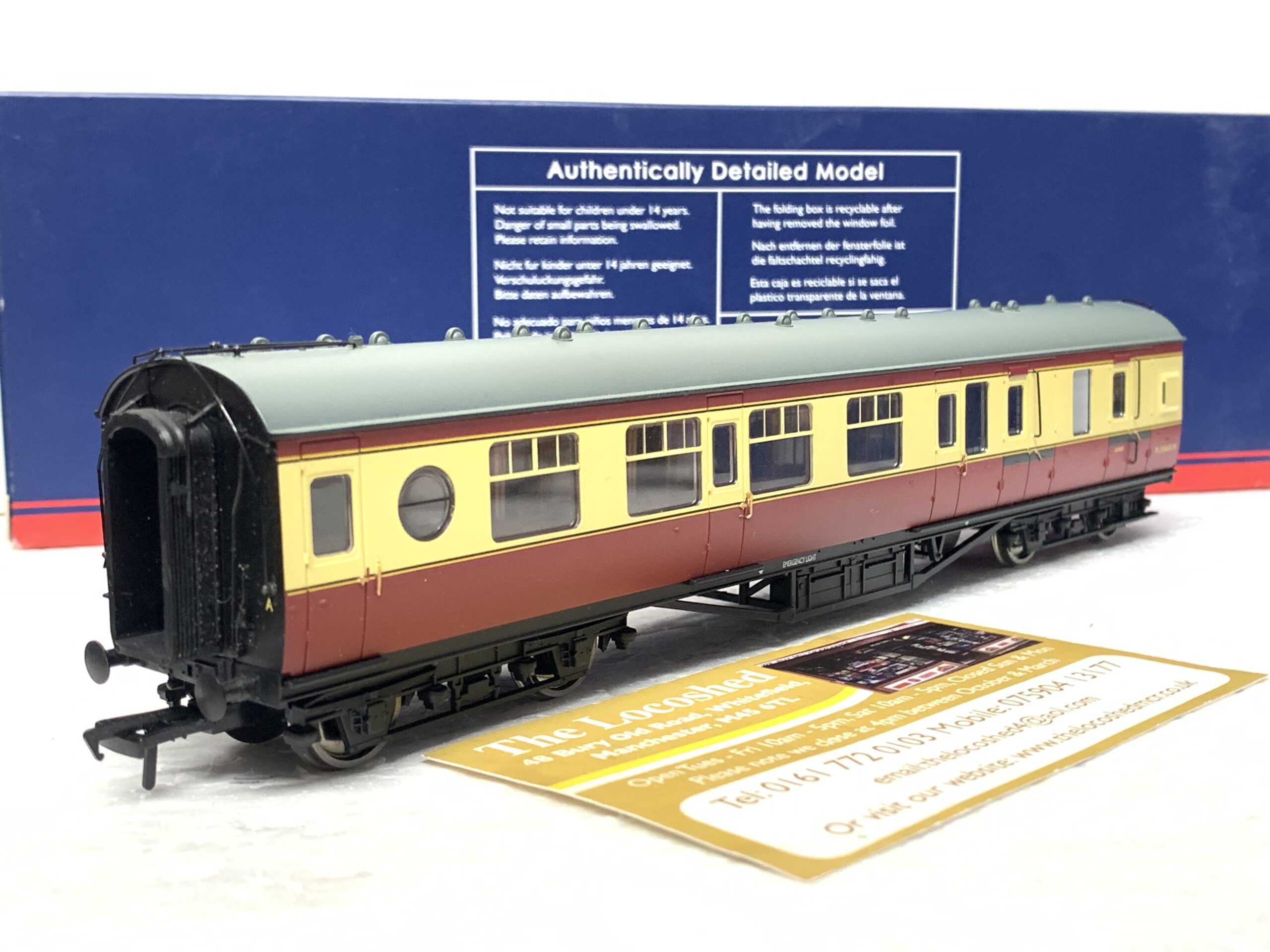 Bachmann 29-450 LMS 57ft Porthole Coach Corridor Brake Third BR Crimson & Cream - Image 2