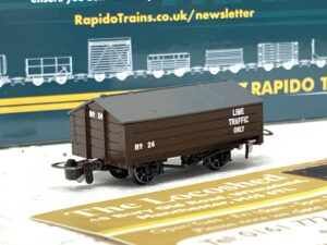 Rapido 009 All-Purpose Wagon Peaked-Roof Van Brown 'Lima' No.24